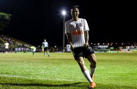 Sandoval comemora seu gol contra o Juventude, pela Copinha 2020