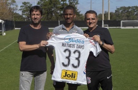 Dav  apresentado oficialmente como jogador do Corinthians