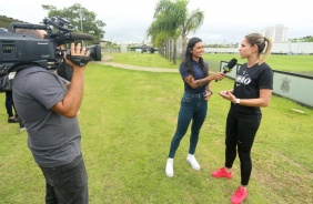 rika concede entrevista durante apresentao do elenco feminino do Corinthians