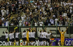 Timãozinho saúda torcida após vitória apertada sobre o Athletico-PR, na Copinha