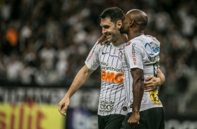 Boselli e Love comemoram o quarto gol do Corinthians na partida