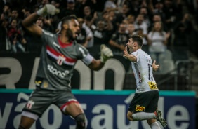 Mauro Boselli comemora o primeiro gol do Corinthians na partida