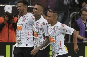 Camacho, Luan e Janderson comemorando o gol do ex-gremista sobre o Botafogo-SP