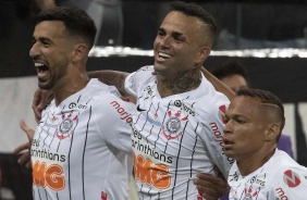 Camacho, Luan e Janderson na vitória sobre o Botafogo-SP, pelo Campeonato Paulista