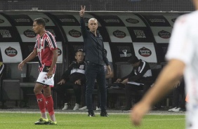 Treinador Tiago Nunes comandou a vitria sobre o Botafogo-SP