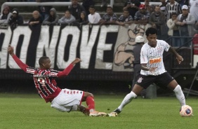Zagueiro Gil no jogo contra o Botafogo-SP, pelo Campeonato Paulista