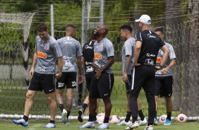 Elenco do Timo no treino deste sbado no CT Joaquim Grava