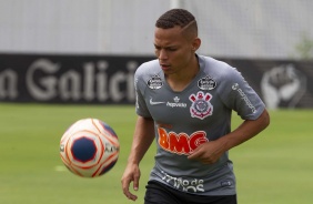 Garoto Janderson no treinamento deste sábado no CT Joaquim Grava