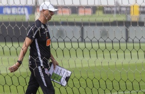 Tiago Nunes no treino deste sábado no CT Joaquim Grava