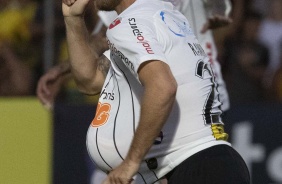 Ramiro durante comemorao de seu gol diante do Mirassol, pelo Paulista