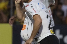 Ramiro durante comemoração de seu gol diante do Mirassol, pelo Paulista