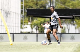 Dav em treino do Corinthians nesta tera