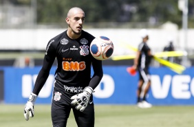 Goleiro Matheus Donelli no treino desta terça