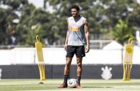 Gustagol em treino no CT Joaquim Grava