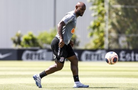 Love, atacante do Corinthians, participa de treino no CT Joaquim Grava