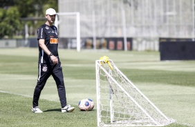 Tiago Nunes durante treino no CT Joaquim Grava