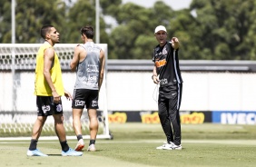 Tiago Nunes, Gabriel e Vital em treino no CT