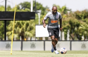 Vagner Love participa de treinamento no CT