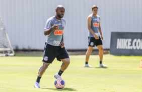 Vagner Love treina no CT Joaquim Grava