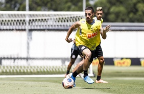 Volante Gabriel em atividade desta terça no CT Joaquim Grava