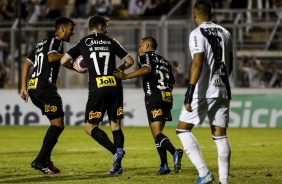 Camacho, Boselli e Janderson comemoram o gol do Corinthians contra a Ponte Preta