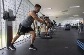 Danilo Avelar durante exerccios na academia do CT Joaquim Grava