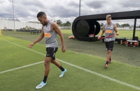Everaldo e Cantillo durante treino do Corinthians nesta sexta-feira