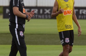 Tiago Nunes e Cantillo durante treino do Corinthians nesta sexta-feira