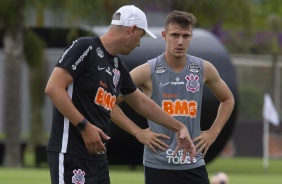 Tiago Nunes e Lucas Piton durante treino do Corinthians nesta sexta-feira