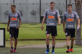 Cantillo, Carlos Augusto e Lucas Piton durante treino de sbado, antes de clssico contra o Santos