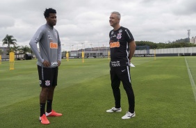 Gil e Tiago Nunes durante treino da manh de sbado antes de clssico contra o Santos