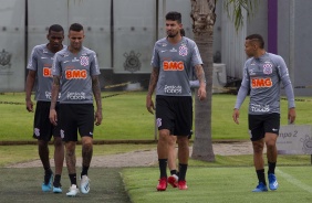Luan, Pedro Henrique e Janderson durante treino do Corinthians na manh de sbado