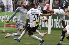 Everaldo marcou o primeiro gol do Corinthians no clssico contra o Santos