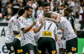 Jogadores do Corinthians comemoram o primeiro gol do Timo na Arena