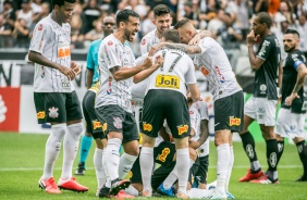 Jogadores do Corinthians durante a vitria contra o Santos
