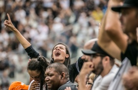 Torcida do Corinthians na Arena durante o clssico contra o Santos