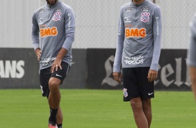 Camacho e Víctor Cantillo no gramado do CT Joaquim Grava