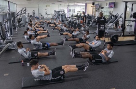 Elenco do Corinthians na academia do CT, nesta tera-feira