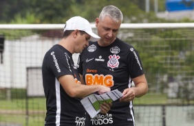 Técnico Tiago Nunes e Michel Huff no CT Joaquim Grava, nesta terça-feira