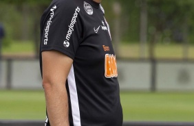 Técnico Tiago Nunes em treino desta terça-feira no CT Joaquim Grava