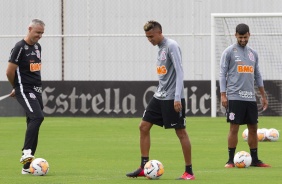 Tiago Nunes, Cantillo e Camacho no gramado do CT Joaquim Grava