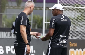 Tiago Nunes e Kelly Guimarães em treino desta terça-feira