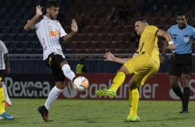 Camacho em ação em derrota para o Guaraní-PAR