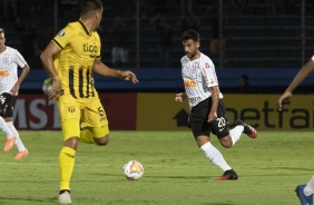 Camacho em ação pelo Corinthians em derrota para o Guaraní-PAR