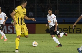 Camacho em ao pelo Corinthians em derrota para o Guaran-PAR