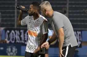 Everaldo recebe orientações de Tiago Nunes em duelo contra o Guaraní-PAR