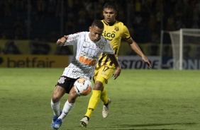 Janderson em ação na derrota do Corinthians para o Guaraní-PAR