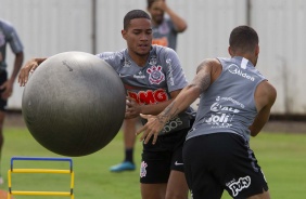 Madson e Gabriel em atividade realizada no treino da manh desta sexta-feira