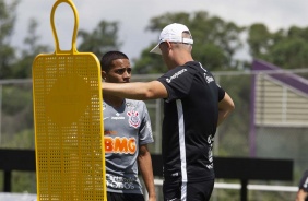 Madson recebeu instruções individualmente de Tiago Nunes