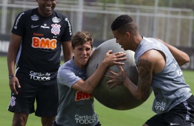 Mateus Vital e Richard em atividade realizada no treino da manh desta sexta-feira